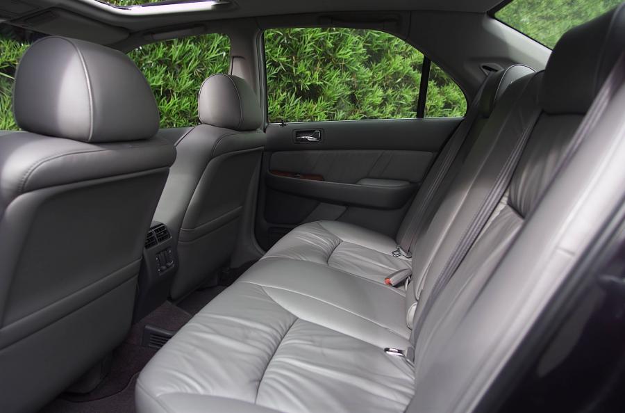 Интерьер Acura RL 3.5 2002 года  (фото 3 из 19)